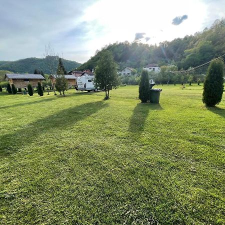 Auto Kamp Lav Otel Kulen Vakuf Dış mekan fotoğraf