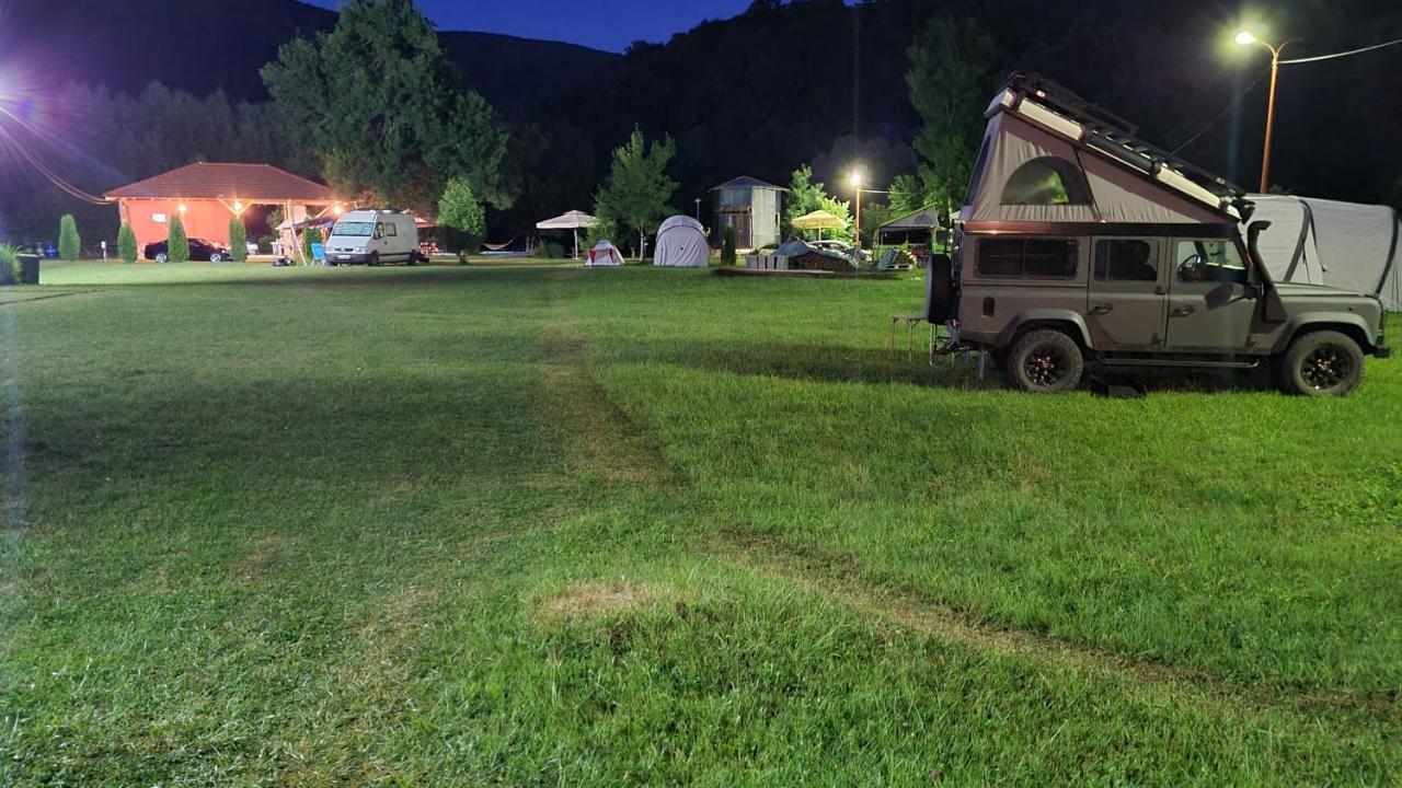 Auto Kamp Lav Otel Kulen Vakuf Dış mekan fotoğraf