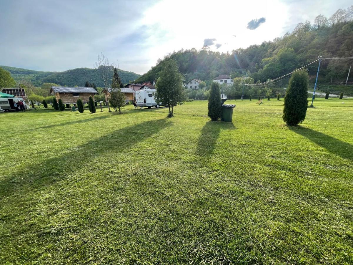 Auto Kamp Lav Otel Kulen Vakuf Dış mekan fotoğraf