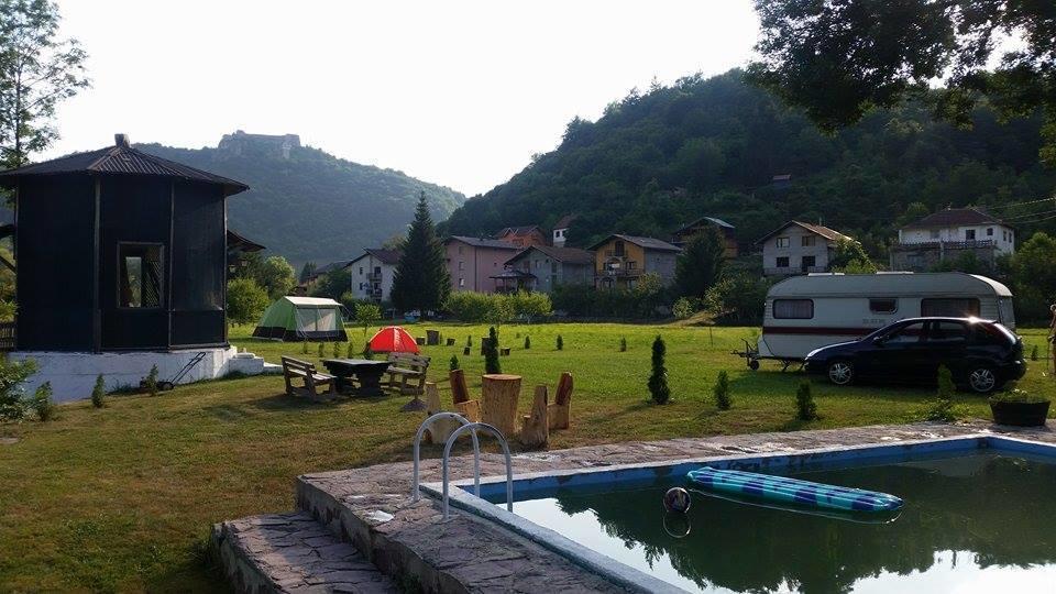 Auto Kamp Lav Otel Kulen Vakuf Dış mekan fotoğraf