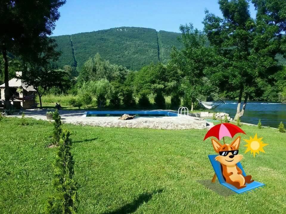 Auto Kamp Lav Otel Kulen Vakuf Dış mekan fotoğraf