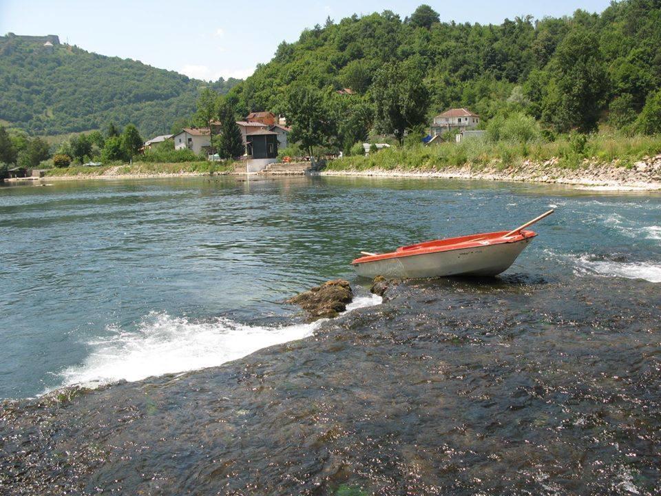 Auto Kamp Lav Otel Kulen Vakuf Dış mekan fotoğraf