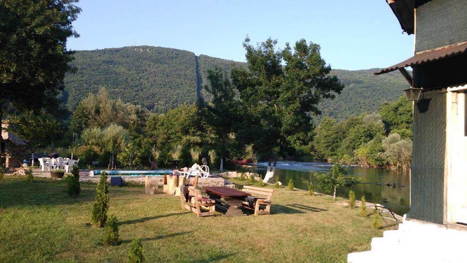 Auto Kamp Lav Otel Kulen Vakuf Dış mekan fotoğraf