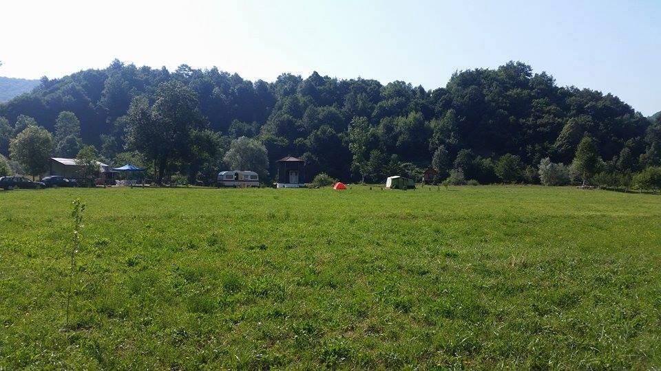 Auto Kamp Lav Otel Kulen Vakuf Dış mekan fotoğraf