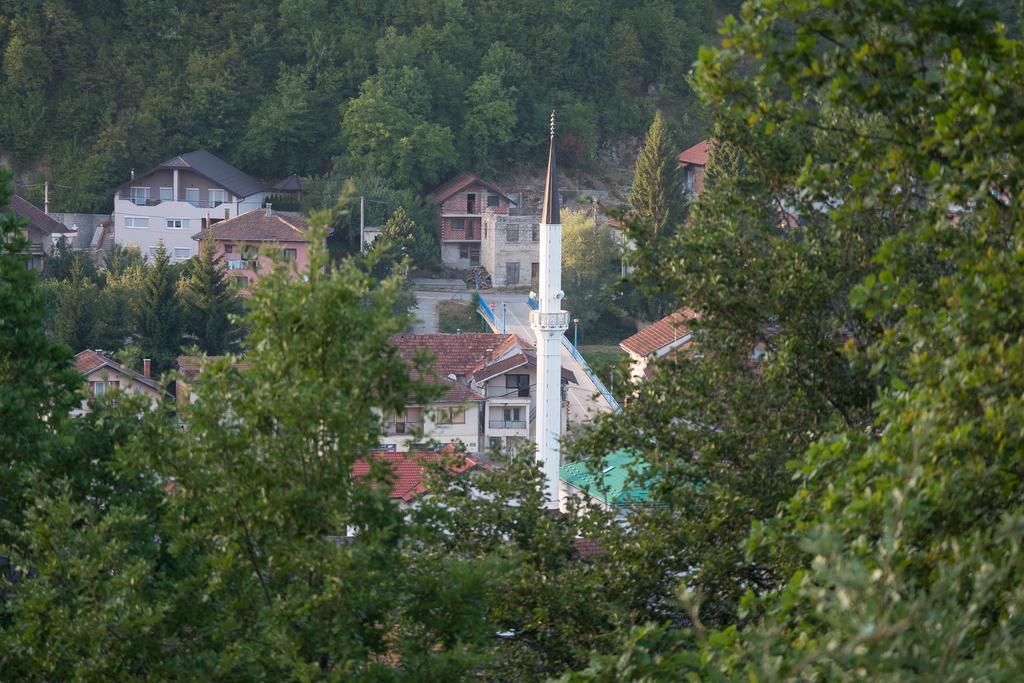 Auto Kamp Lav Otel Kulen Vakuf Dış mekan fotoğraf