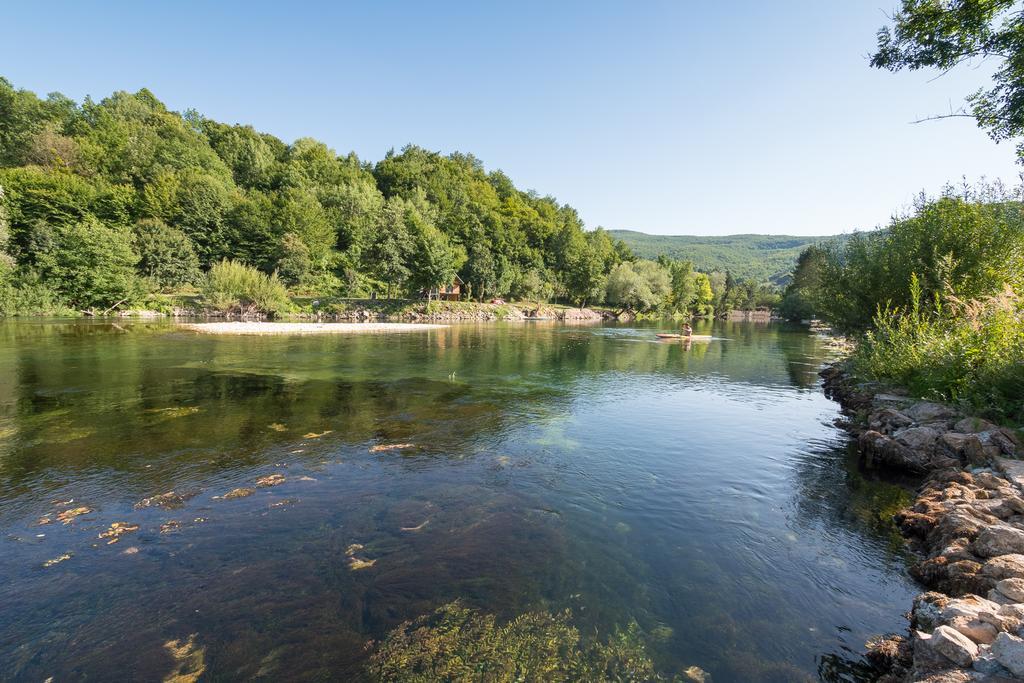 Auto Kamp Lav Otel Kulen Vakuf Dış mekan fotoğraf