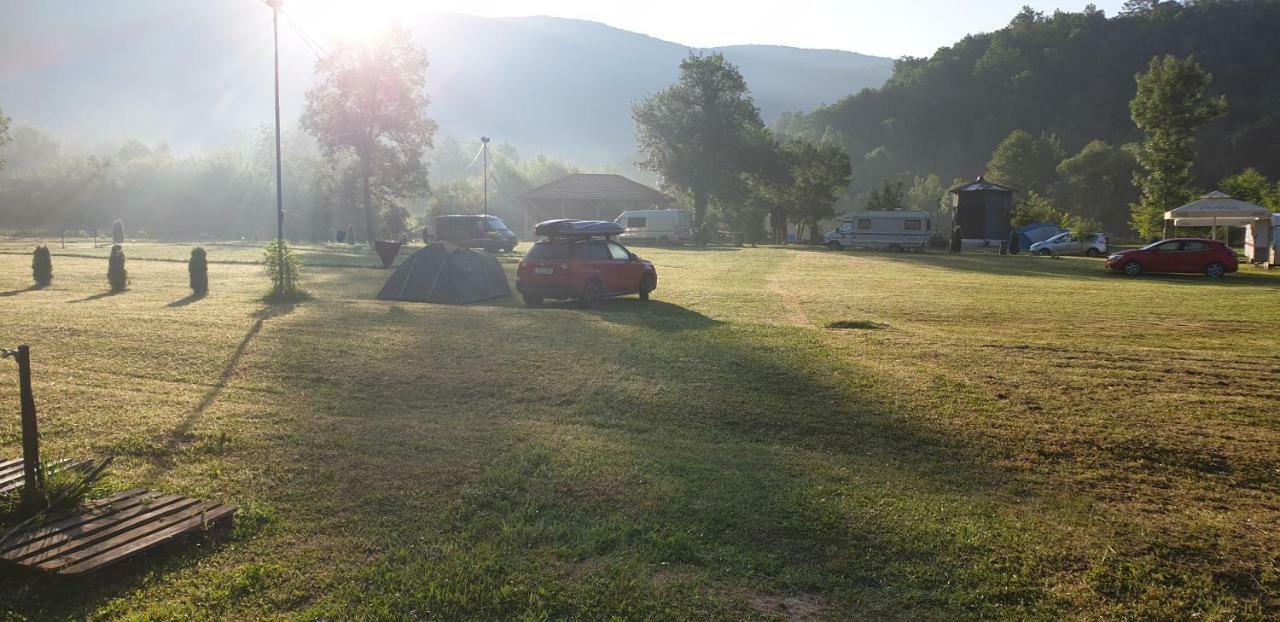 Auto Kamp Lav Otel Kulen Vakuf Dış mekan fotoğraf