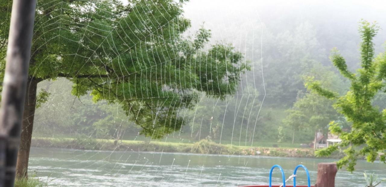 Auto Kamp Lav Otel Kulen Vakuf Dış mekan fotoğraf