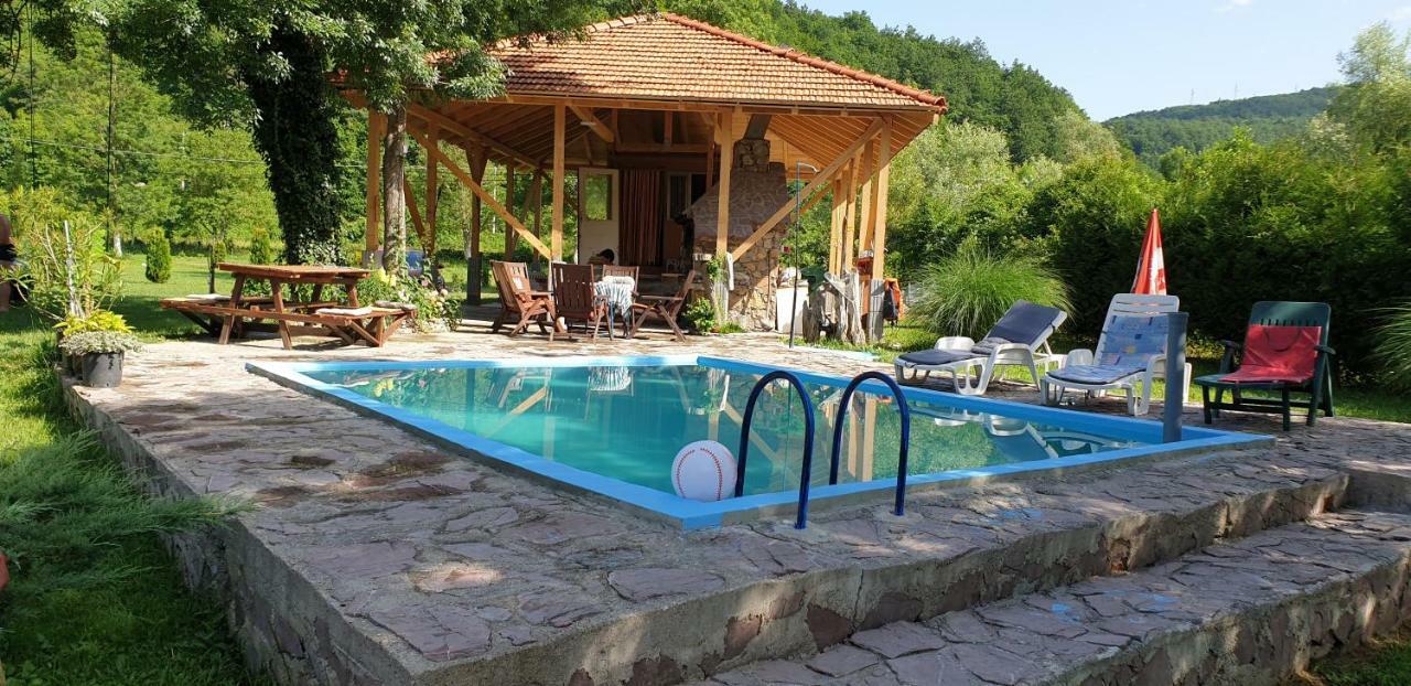 Auto Kamp Lav Otel Kulen Vakuf Dış mekan fotoğraf