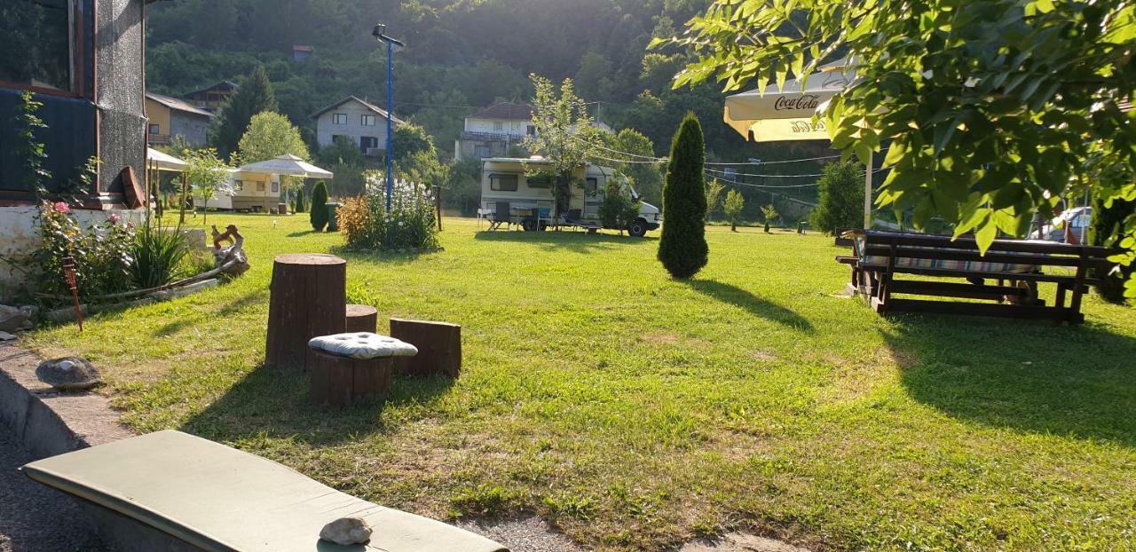 Auto Kamp Lav Otel Kulen Vakuf Dış mekan fotoğraf
